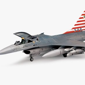Academy F-16 A/C Fighting Falcon 1/48