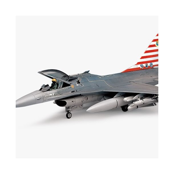 Academy F-16 A/C Fighting Falcon 1/48