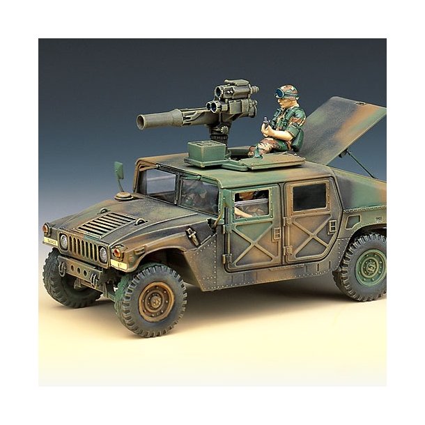 Academy M-966 Hummer w/tow 1/35