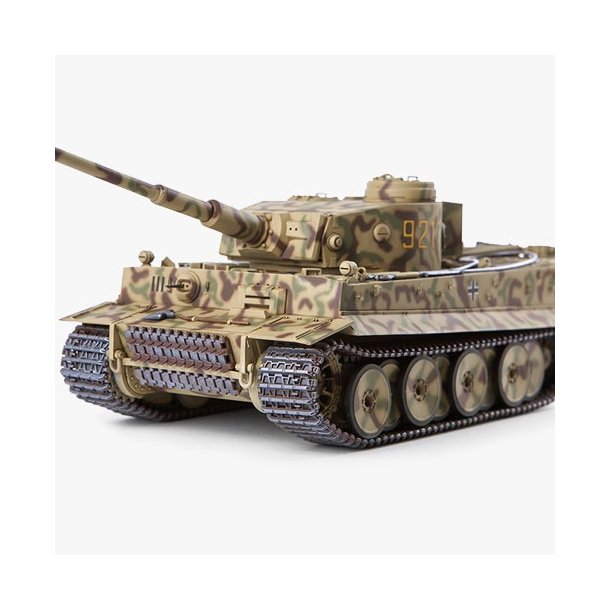 Academy Tiger I Early operation citadel 1/35