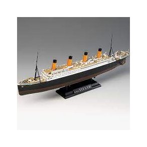 Titanic med bemalede dele 1/700